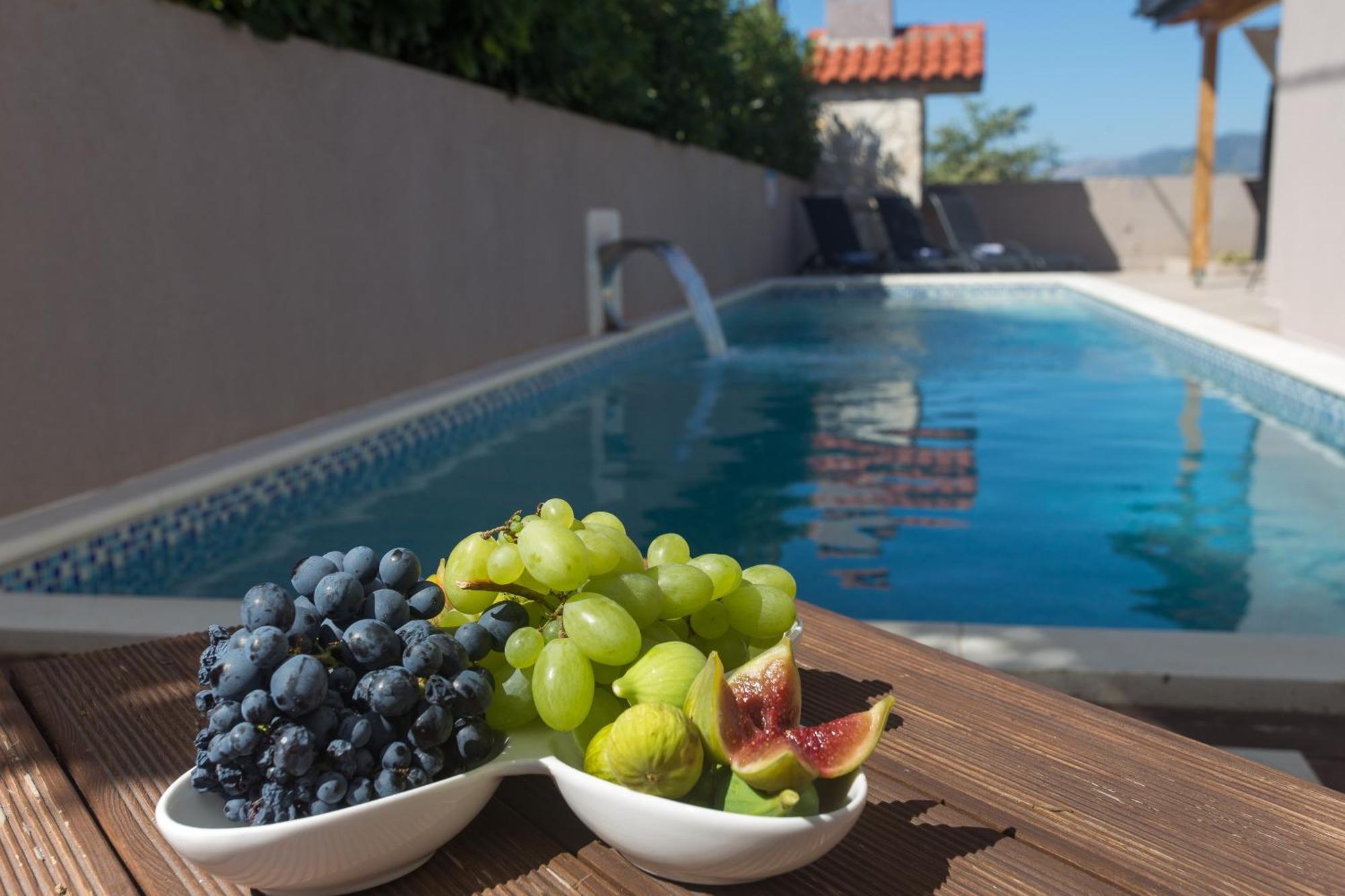 Life - New And Luxury Holiday House Kaštela Esterno foto