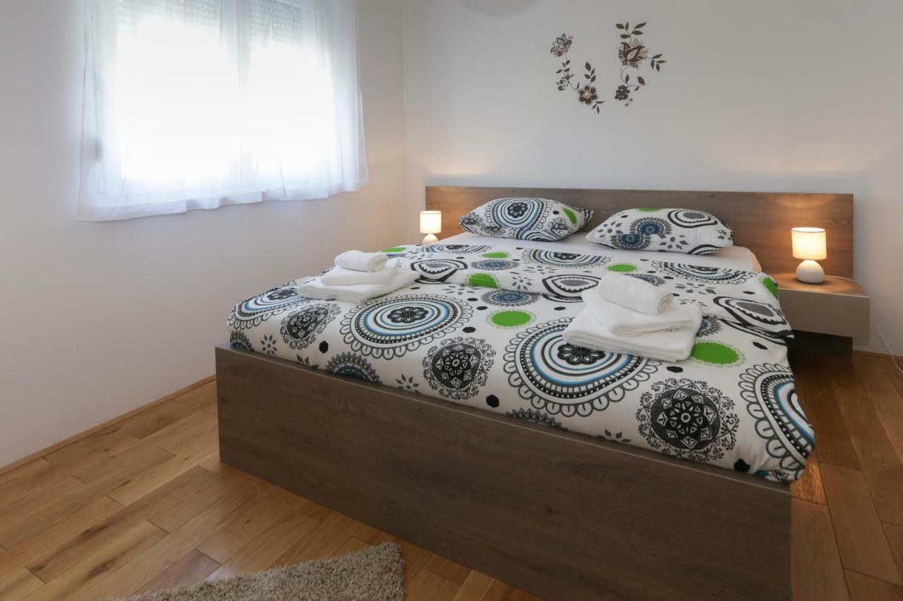 Life - New And Luxury Holiday House Kaštela Esterno foto