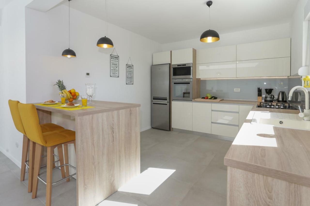 Life - New And Luxury Holiday House Kaštela Esterno foto